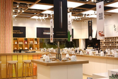 雨林茶空間 | 老班章發布會 雨林古茶坊煥新升級，倉儲服務引領行業風潮